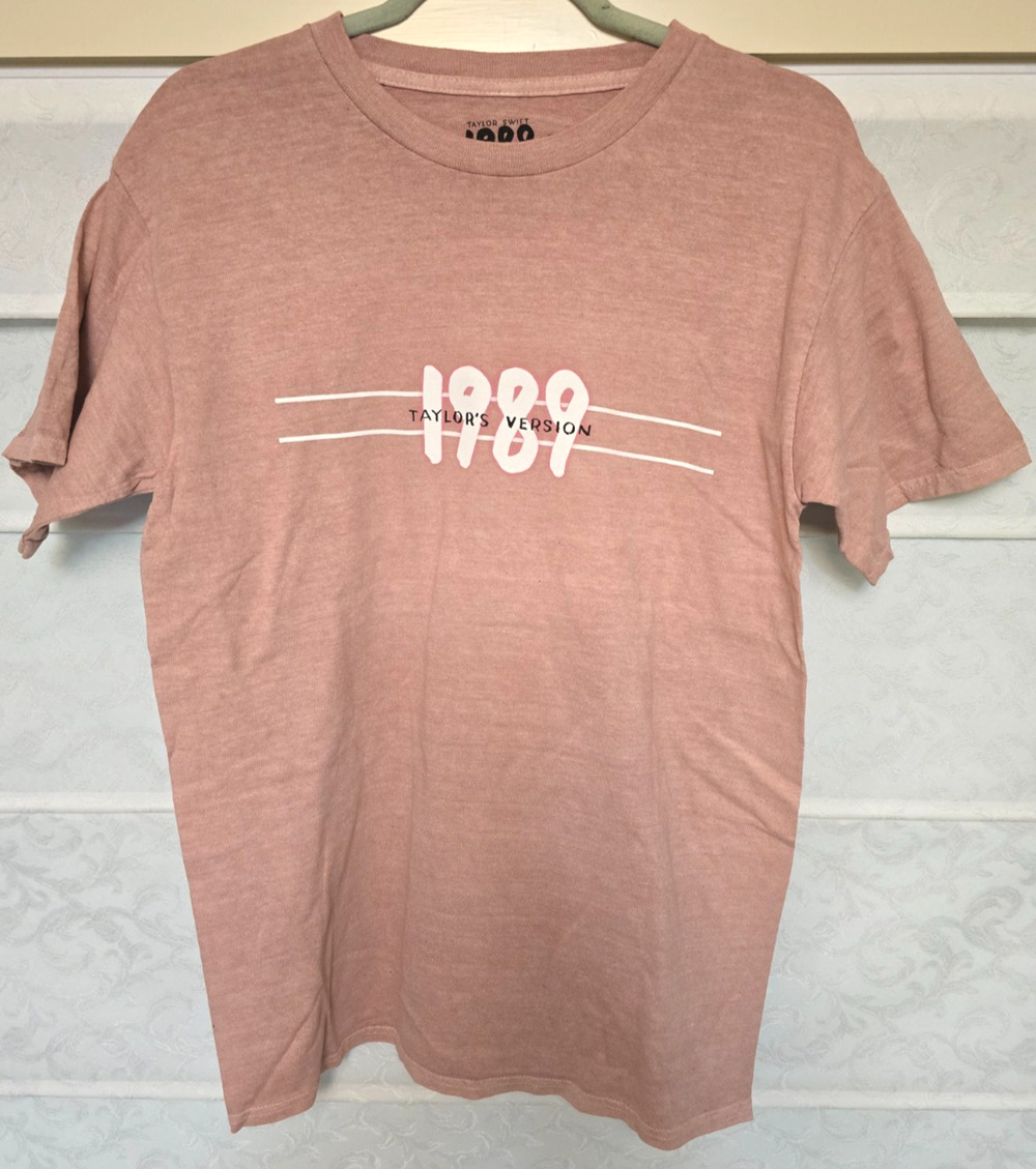 Taylor Swift 1989 Taylors Version Shirt Adult Medium Pink Graphic Tee NWOT NEW
